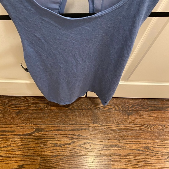 Nike Dry fit tank top with the back out - Picture 5 of 8